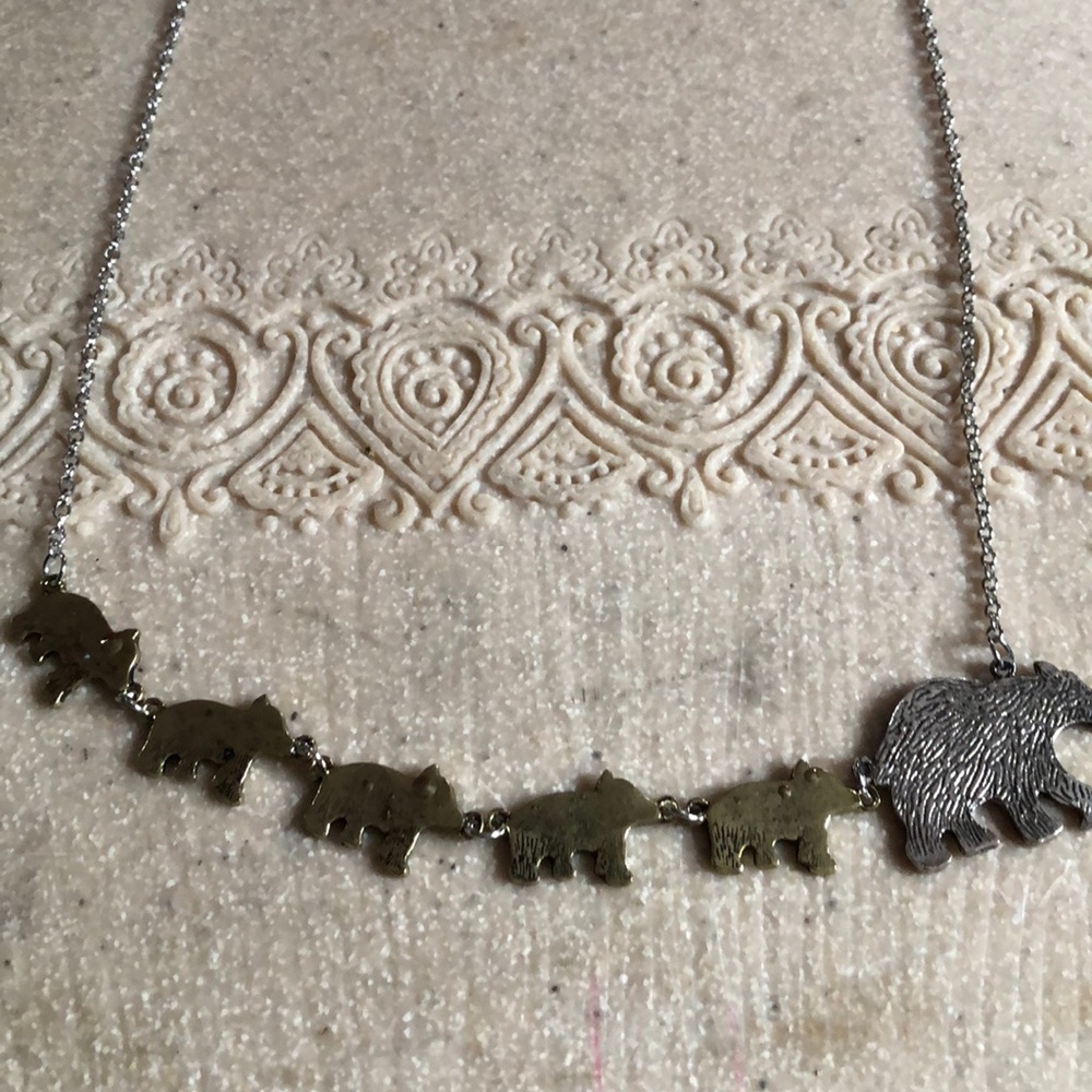 New Momma and 5 cub Necklace adorable